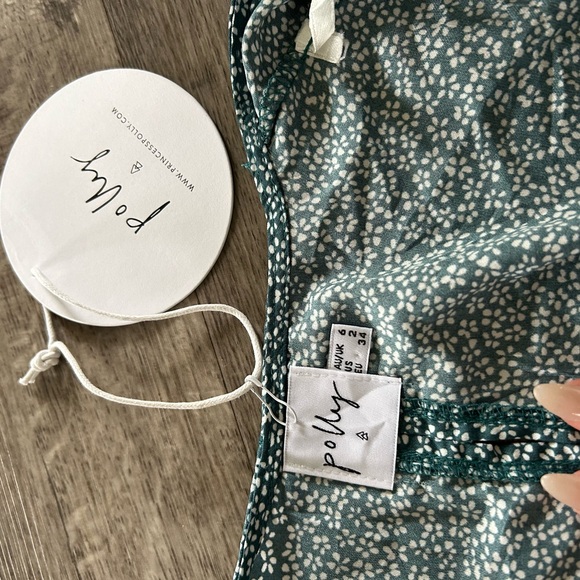 NWT Women’s Princess Polly Floral Crop Top (size 2) - Picture 3 of 3